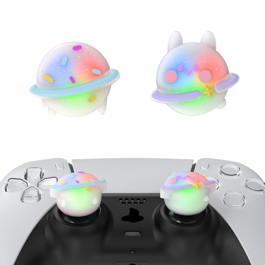 PlayVital キュートユニバーサルイルミネイテッドLEDサムスティックグリップ PS5&PS4&Xbox Series X/S&Xbox One&Switch Proコントローラー用【プラネット&スイートバニー】