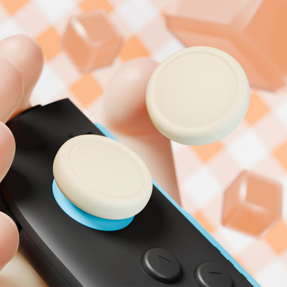 PlayVital 2025年新型Switch 2対応用親指グリップキャップ 4個セットジョイコン対応シリコン素材 快適フィット 滑り止めスティックカバー【アンティークイエロー】