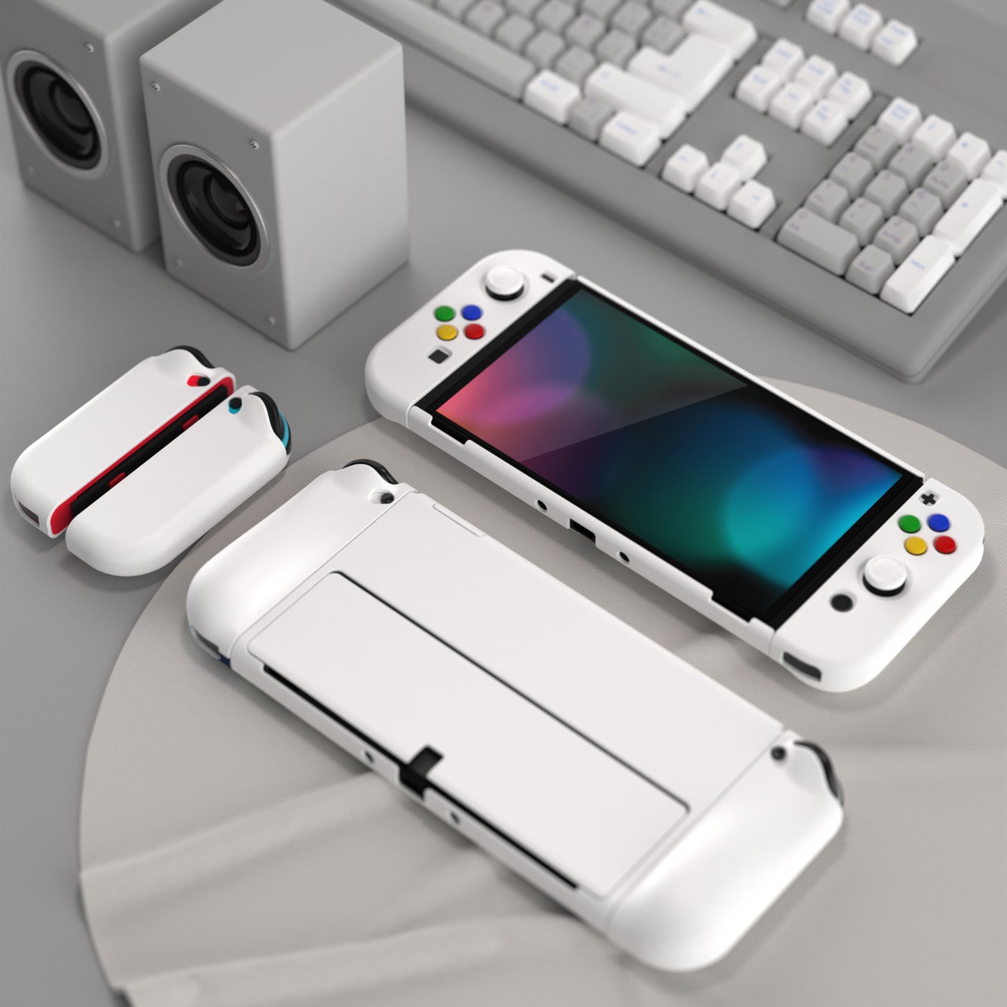 PlayVital AlterGrips ドッキング可能なハードシェル保護ケース、親指グリップキャップとボタンキャップ付き、Nintendo 有機el用 【 ホワイト】