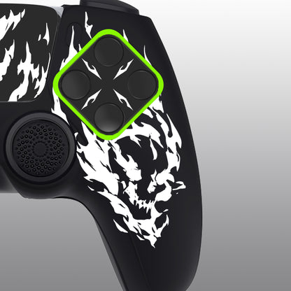 PlayVital Pure Series PS5 コントローラー用 シリコングリップカバー 6個のサムグリップ＆ステッカー付き／充電スタンド対応・滑り止めシリコンスキン【カービング ファイアスカル】