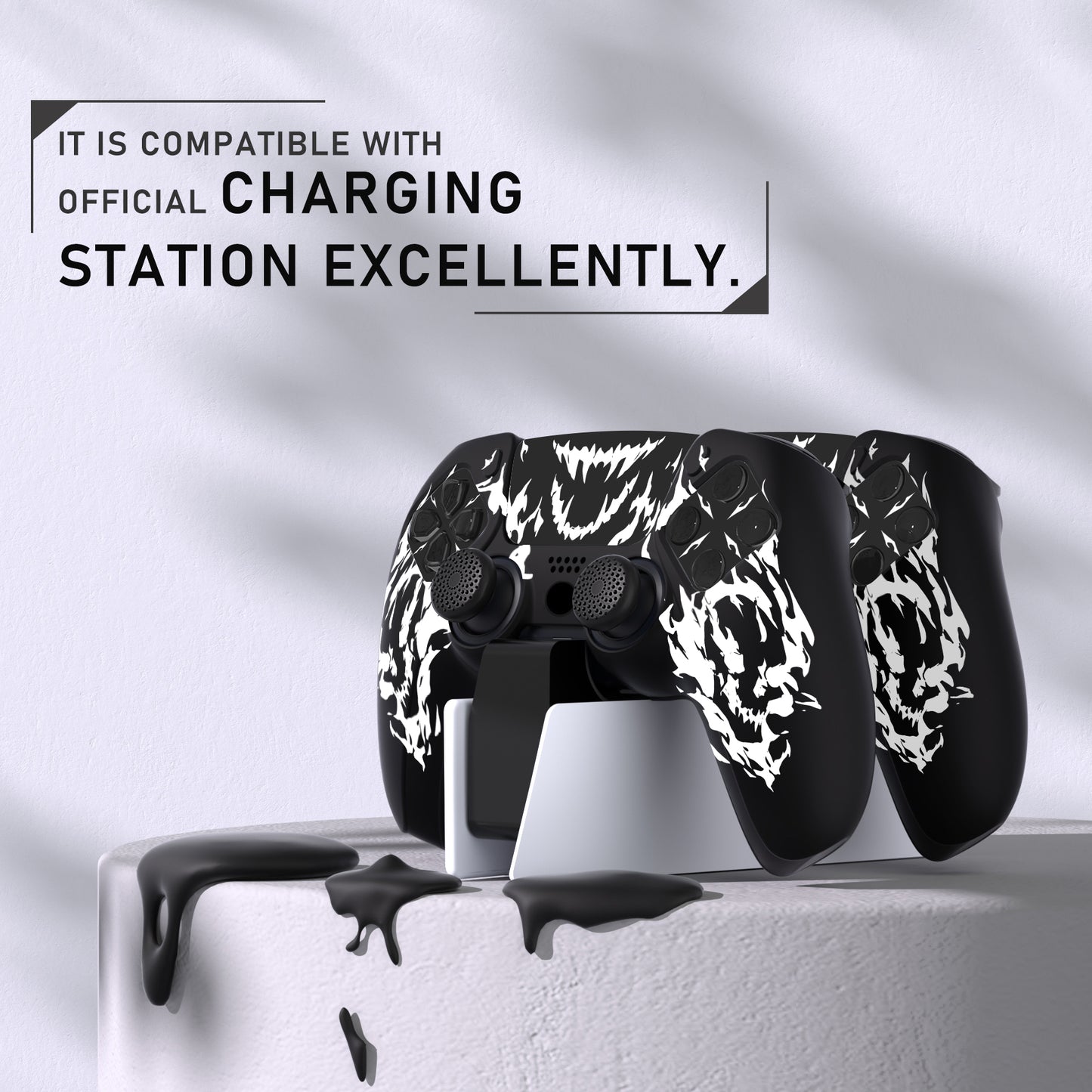 PlayVital Pure Series PS5 コントローラー用 シリコングリップカバー 6個のサムグリップ＆ステッカー付き／充電スタンド対応・滑り止めシリコンスキン【カービング ファイアスカル】